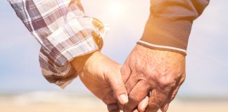 Die Liebe zu sich selbst finden? Auch eine in die Jahre gekommene Beziehung kann durchaus wieder belebt werden, wenn man denn nur möchte. Bildquelle: © Shutterstock.com