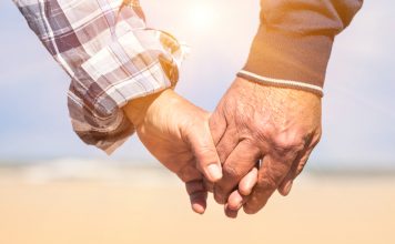 Die Liebe zu sich selbst finden? Auch eine in die Jahre gekommene Beziehung kann durchaus wieder belebt werden, wenn man denn nur möchte. Bildquelle: © Shutterstock.com