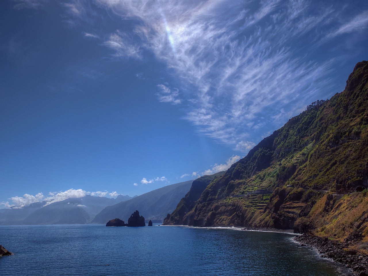 Ein beliebtes und sehenswertes Ganzjahresreiseziel: Madeira. Bildquelle: Pixabay.de
