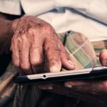 Die Mobilität spielt im Alter eine zunehmend wichtigere Rolle und ist keine Selbstverständlichkeit mehr. Bildquelle: Shutterstock.com