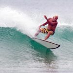 Surfen ist keine Frage des Alters. Bildquelle: ChameleonsEye/Shutterstock.com