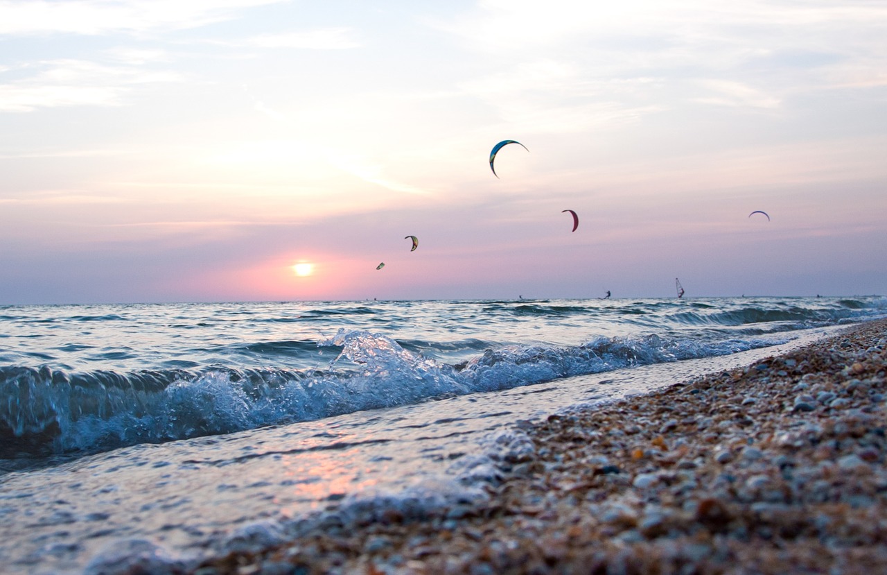 Kitesurfen ist inzwischen in jeder Altersklasse beliebt. Bildquelle: Pixabay.de