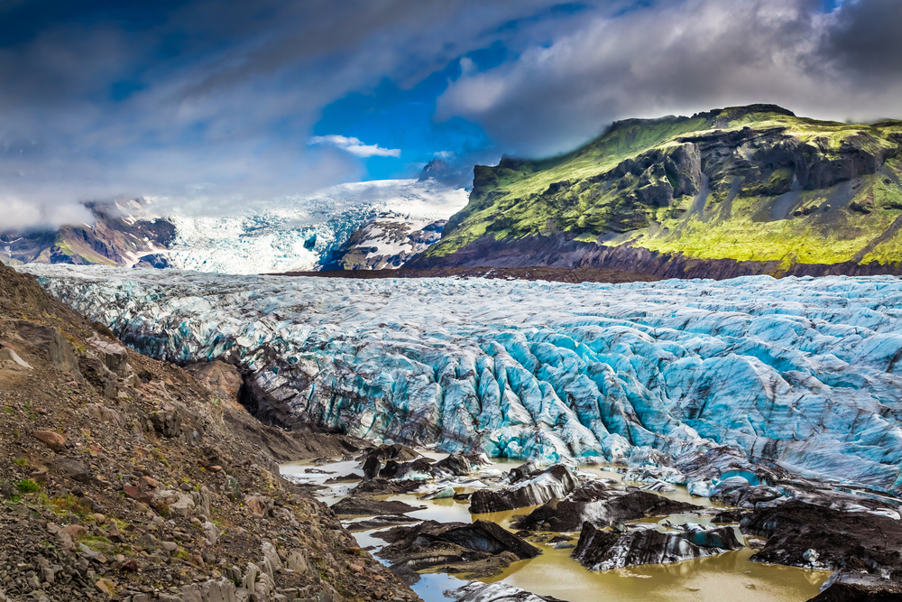 Das Eis des Vatnajökull wird eindrucksvoll an die Küste gespült. Quelle: pixabay.de