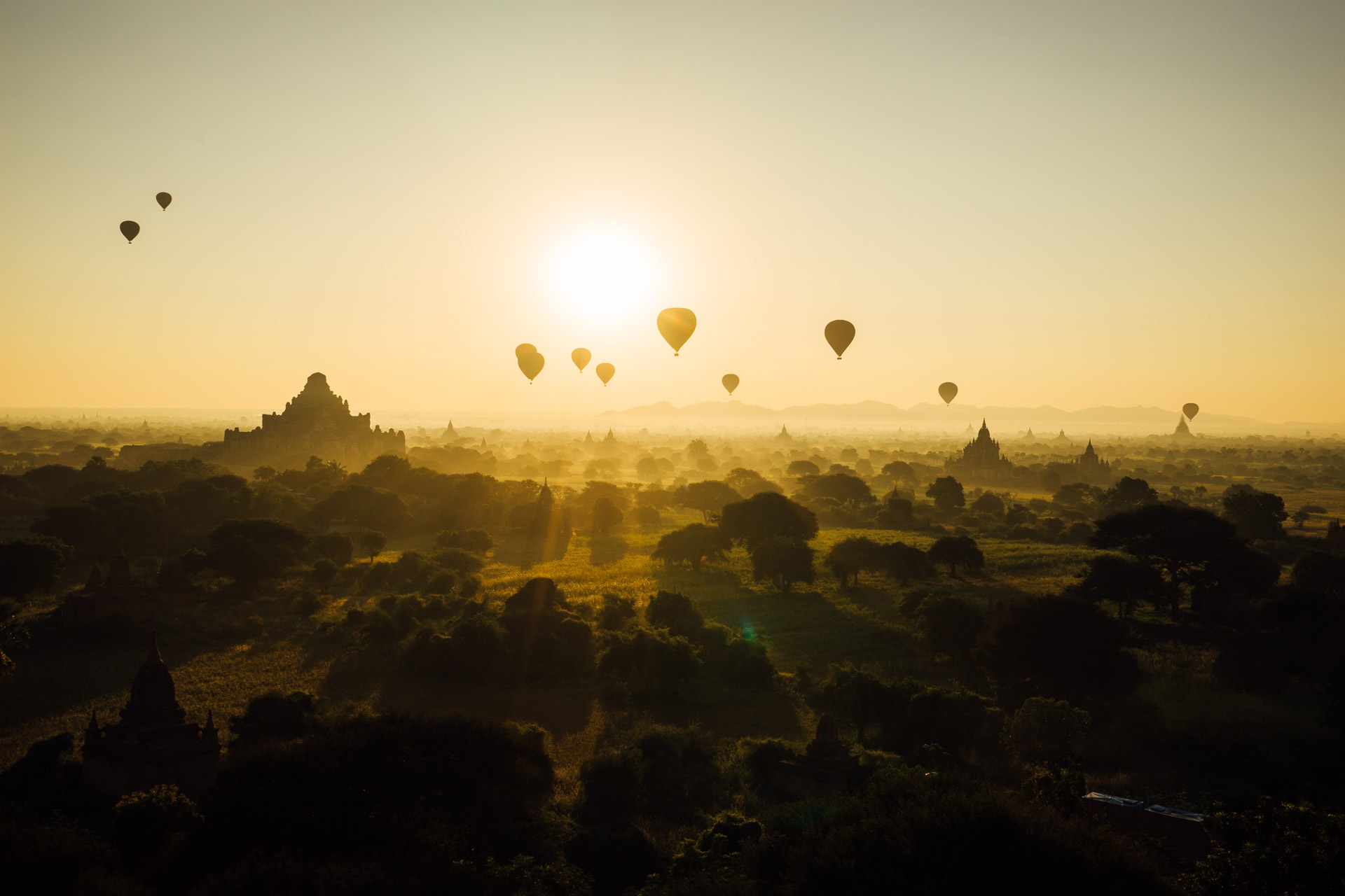 Es hat immer etwas magisches, wenn Heifluftballons lautlos über den Horizont schweben. Bildquelle: pixabay.de