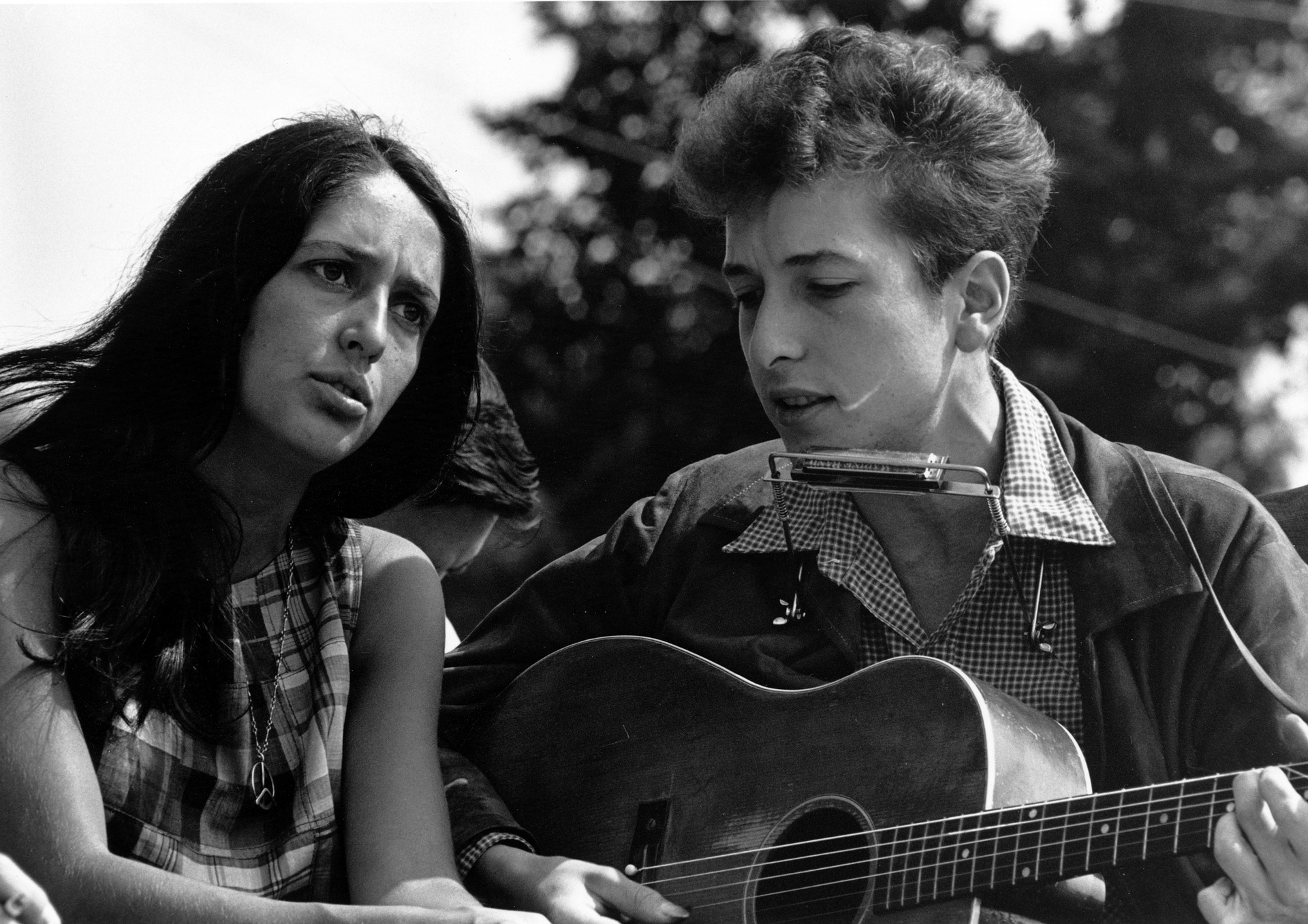 Joan Baez lernte Bob Dylan 1961 kennen und lieben. Bildquelle: pixabay.de