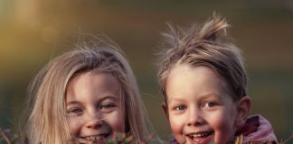 Kinderspiel-Klassiker: Flaschenpost, Murmeln & Co. Wenn die Enkel langeweile haben können die alten Kinderspiel-Klassiker einfach abhilfe schaffen. Bildquelle: pixabay.de