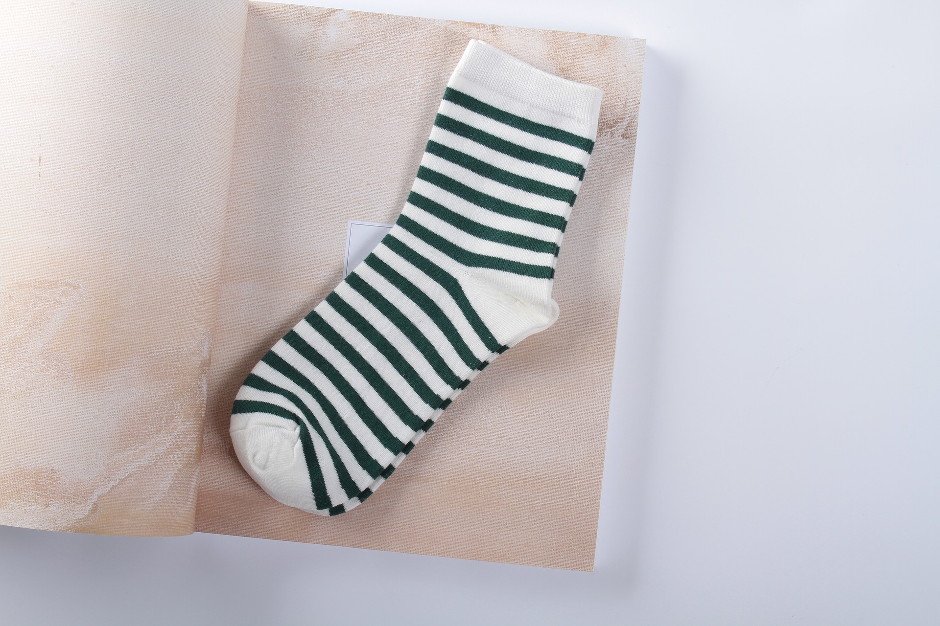 So manche Socke wird nach der Trennung stiefbrüderlich mit einem fremden Partner Zwangsverheiratet. Quelle: pixabay.de