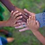 hands-1950980_1920