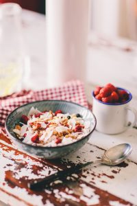 Wie wäre es denn zum Beispiel mit einem leckeren Paleo-Kokosnuss-Crunchie? Quelle: mymuesli.com