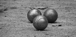 Boule – Sportart mit langer Tradition Was in Deutschland als Boule bekannt ist wird in Frankreich ursprünglich Pétanque genannt. Quelle: pixabay.de