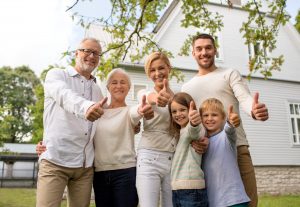 Wie möchte ich im Alter leben? Verschiedene Wohnformen bieten ganz unterschiedliche Lösungen. Bildquelle: Shutterstock.com