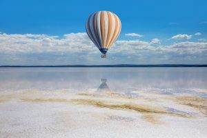 Als Testpiloten des ersten Heißluftballons mussten noch Tiere herhalten. Heute kann man eine Fahrt vielerorts buchen. Bildquelle: pixabay.de