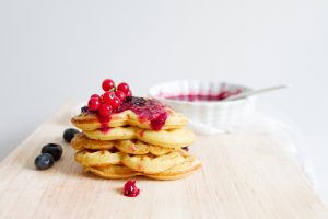 Der Ursprung des Brauchs ist strittig, doch traditionell werden sie am Tag der Waffel mit süßem Kompott verzehrt. Quelle: pixabay.de