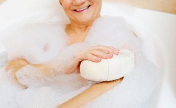 Barrierefreies Bad: Was gibt es zu beachten? Ein Bad in dem man "alt" werden kann, ist wohl der Traum eines jeden von uns. Bildquelle: shutterstock.com