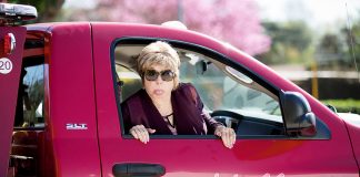 Shirley MacLaine in: ZU GUTER LETZT Harriet die alte Kratzbürste in ZU GUTER LETZT. Quelle: © Tobis Film