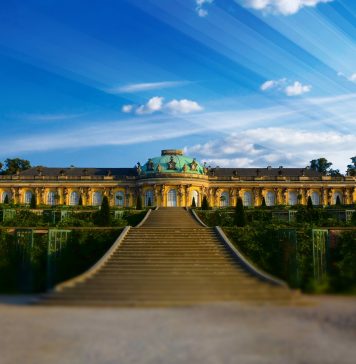 Das Schloss Sanssouci in Potsdam Das Schloss Sanssouci in Potsdam lässt sich leicht mit einem Hauptstadtbesuch verbinden. Bildquelle: Pixabay.de