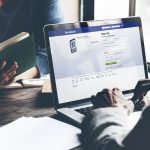 Facebook und Youtube – die beiden Giganten in der Welt der Sozialen netzwerke. Bilsquelle: Rawpixel.com/Shutterstock.com