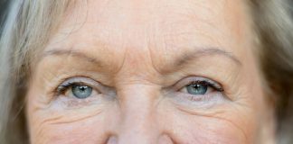 belixos®: Was tun bei Problemhaut? Auch die reifere Haut freut sich über eine gute Pflege! Bildquelle: Shutterstock.com