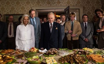 Neu im Kino: IN ZEITEN DES ABNEHMENDEN LICHTS IN ZEITEN DES ABNEHMENDEN LICHTS: Das Buffet ist eröffnet. Quelle: © Hannes Hubach X-Verleih AG