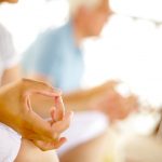 Yoga und Meditationen können Ihnen helfen von einer alten Gewohnheit wie dem Rauchen Abstand zu gewinnen. Bildquelle: © Shutterstock.com