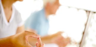 Konzentration und Entspannung: Meditation Yoga und Meditationen können Ihnen helfen von einer alten Gewohnheit wie dem Rauchen Abstand zu gewinnen. Bildquelle: © Shutterstock.com