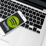 Das schwedische Unternehmen Spotify ist Marktführer in diesem Bereich. Bildquelle: A. Aleksandravicius / shutterstock.com