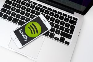 Das schwedische Unternehmen Spotify ist Marktführer in diesem Bereich. Bildquelle: A. Aleksandravicius / shutterstock.com