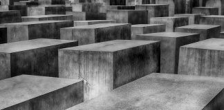 Am 8. Mai jährt sich die NS-Befreiung Das Holocaust Denkmal in Berlin soll an die vielen Opfer erinnern, die das NS-Regime bis zur deutschen Befreiung am 8. Mai forderte. Das Holocaust Denkmal in Berlin soll an die vielen Opfer erinnern, die das NS-Regime bis zur deutschen Befreiung am 8. Mai forderte. Bildquelle: pixabay.de