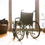 Barrierefreies Wohnen, dazu gehört je nach Einschränkung auch ein Treppenlift. Bildquelle: © Fotolia.com