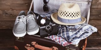 Fit im Kopf: Wie packe ich meinen Koffer? Auch der Koffer will natürlich richtig gepackt sein. Erkundigen Sie sich im Vorfeld beim Reiseveranstalter, welche Gepäckmengen und -größen erlaubt sind. Bildquelle: shutterstock.com