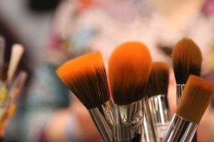 Gute Pinsel sind für ein gelungenes Make-up unerlässlich. Bildquelle: Pixabay.de