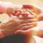 Gepflegte Hände auch im Alter – unser Themenspecial! Bildquelle: shutterstock.com