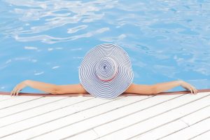 Es gibt keine bessere Ausrede den Tag im Freibad zu verbringen, als den Schwimm-eine-runde-Tag! Bildquelle: Pixabay.de