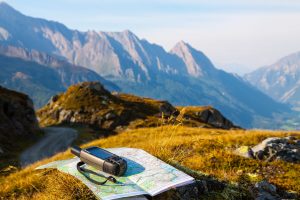 Ein Globales Positionsbestimmungssystem oder GPS hilft sich in der Natur zu orientieren. Das kann besonders in der freien Natur sehr hilfreich sein! Bildquelle: shutterstock.com