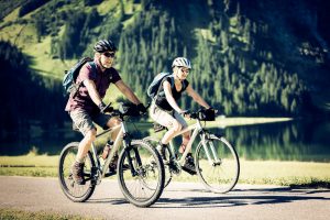 Ein Globales Positionsbestimmungssystem oder GPS kann besonders beim Sport in der freien Natur sehr hilfreich sein. Bildquelle: shutterstock.com