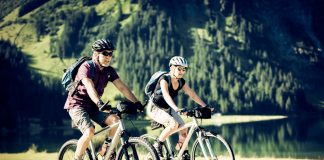 Wandern und Radeln mit GPS hält Fit im Kopf Radtouren und Wanderungen sind jetzt ganz einfach über die App Komoot plan- und durchführbar. Bildquelle: shutterstock.com