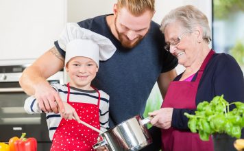 Bei Oma schmeckt´s am besten! Gedanken zum Küchen-Paradoxon "Bei Oma schmeckt´s am besten", auch wenn es vielleicht nicht die eigene ist. Bildquelle: Fotolia.de