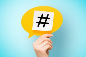 Die Raute ist das Zeichen für Hashtag und absolut gängig in den Sozialen Netzwerken. Bildquelle: shutterstock.com