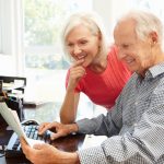 Eine Kreditaufnahme kann auch ab 59plus durchaus nochmal Sinn machen, wenn wir das passende Angebot finden. Bildquelle: © Shutterstock.com