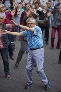 Machen Sie mit und geben Sie dem Alter ein neues Gesicht - beim Seniorenflashmob! Bildquelle: ©binebellmann