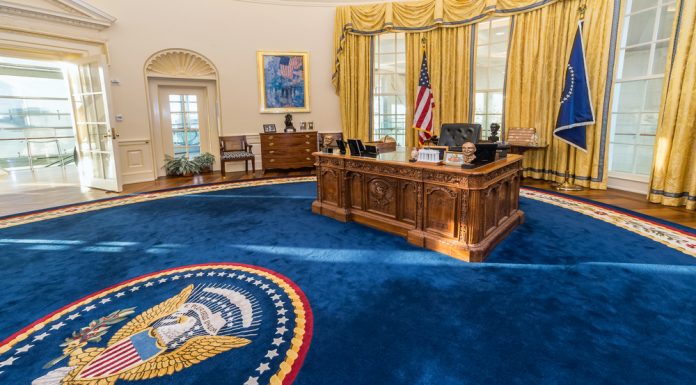 Kritische Situationen im Situation Room Wie das Oval Office befindet sich der Situation Room im Weißen Haus in Wahington DC. Bildquelle: shutterstock.com