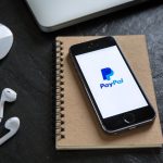 Online Shopping ist vor allem auch aufgrund der bequemen online Bezahlsysteme ganz einfach geworden. Bildquelle: © Shutterstock.com