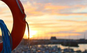 Haben Sie für Ihre Reisen eine Auslandskrankenversicherung? Der Rettungsring bzw. die Auslandskrankenversicherung kann im Ausland sehr hilfreich sein. Bildquelle: Pixabay