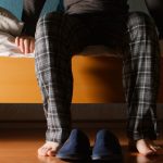 Plötzlicher Harndrang kann die Lebensqualität deutlich einschränken. Dafür gibt es Lösungen. Bildquelle: shutterstock.com
