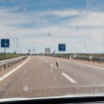 Erinnern Sie sich noch an die Zeiten als man auf der Autobahn zwischendurch mal die Windschutzscheibe reinigen musste? Bildquelle: shutterstock.com