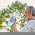 Um die grauen Zellen auch im Sommer fit zu halten, braucht es einen kühlen Kopf. Bildquelle: shutterstock.com