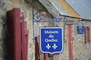 Die Altstadt von Saint-Malo besticht durch ihre kleinen Gassen. Bildquelle: shutterstock.com