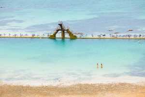 Das von den Gezeiten abhängige Naturfreibad am Strand von Saint-Malo. Bildquelle: shutterstock.com