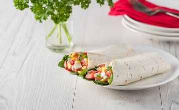 Fit im Kopf: Bunter Wrap mit Frühlingsquark zum Mitnehmen Lecker und darüber hinaus gut für die grauen Zellen - Wraps. Bildquelle: shutterstock.com