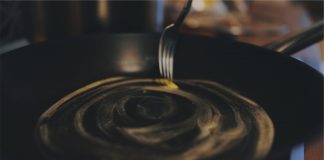 Wie viele Bratpfannen haben Sie? Beschichtet oder unbeschichtet? Wieso spielt das eine so große Rolle beim kochen oder braten?. Bildquelle: Pixabay.de